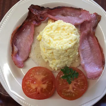 לינה וארוחת בוקר Ryan's River 3*